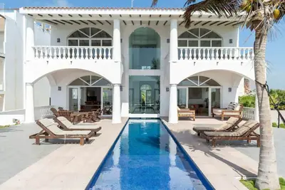 Beautiful Paradise - BeachFront - Chefs Services
