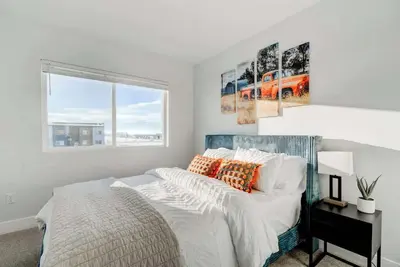 Image de New Mountain Views | Hot Springs | Truck Stop