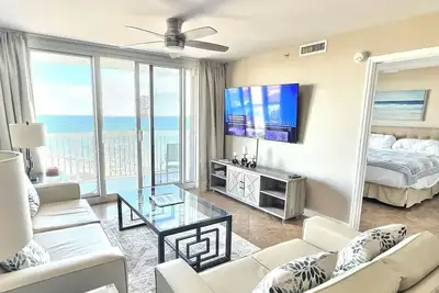 Image de 5-Star Beachfront Condo at Pelican Beach Resort, Stunning views from 19th floor!