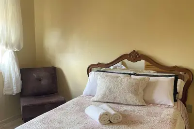 Spacious Apartment With Garage