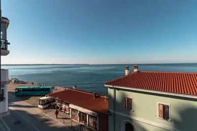 Image de Two Bedroom Apartment with Balcony and Sea View