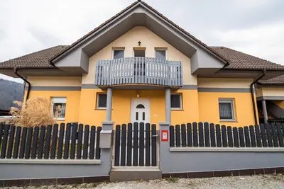Tranquil and Charming Apartments with Shared Garden - Three Bedroom Apartment with Balcony