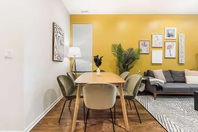 Image de Vibrant 3br Flamingo Paradise | Heart of Lakeview!