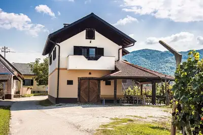 Image de Serene Hollow Holiday Home with Mountain View - Two Bedroom Holiday Home with Mountain View