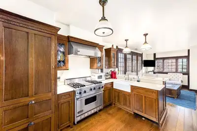 Image de Charming 4-bedroom cottage Steps From East Beach
