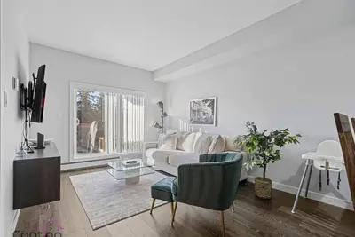 Image de Studio Loft | 2 Bd | Ug Parking | 5 min to Rogers!