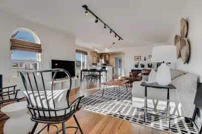 Image de Colorado Living within view of the Rocky Mountains & easy access to Boulder