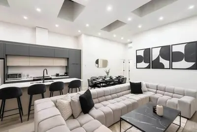 Image de Stylish 2br Retreat w/ Rooftop & Parking-Griffintown