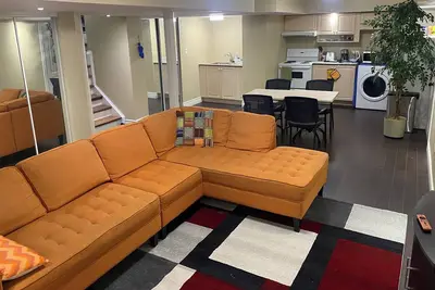 Image de Newly Renovated Two Bedroom Apartment.