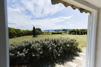 Image de Le voile de soie Chez Manon avec vue sur les monts du luberon, Wi-Fi et climatisation