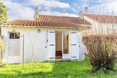 Image de Maison de vacances avec terrasse privée, jardin privé et balcon