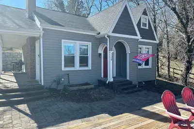 Image de Cozy 3-bedroom cottage right off campus with stunning view of Radford University