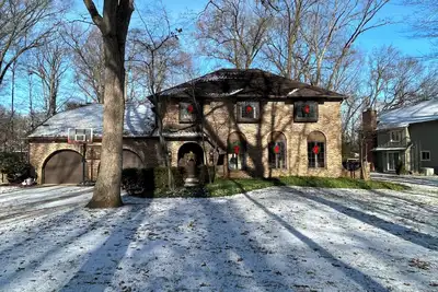 Image de Game Day Retreat: Sleeps 10+ in Comfortable, Family Friendly Home