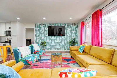 Image de New Retreat 4-bedroom Indianapolis Dreamhouse with Hot tub & Pets ok