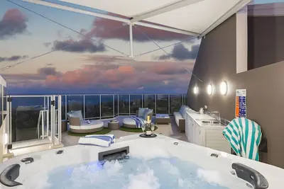 Image de 1322 Luxury Beachfront Penthouse with Rooftop Jacuzzi
