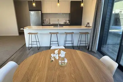 Modern & Homely - Double Garage