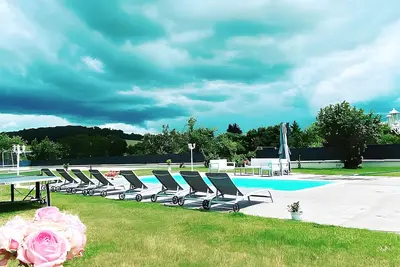Image de Villa 'Bienvenue A La Saone' avec piscine privée, terrasse partagée et Wi-Fi