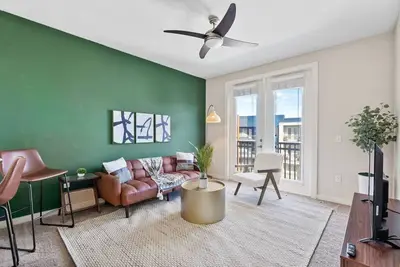 Image de Downtown top floor stay | Pool, Gym, Free parking