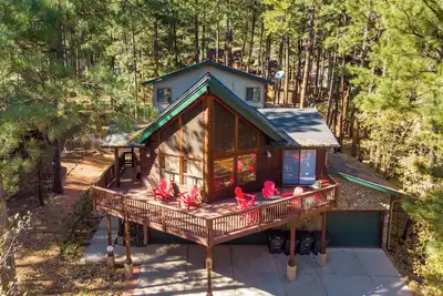 Image de Chalet in the Pines | Spa & Game Room | Wraparound Deck