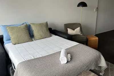 Image de Dashing 2-Bedroom Apartment in Vibrant City Hub