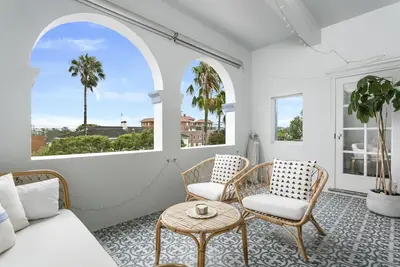 Image de Manly - Man93 - West Esplanade - Approx. $1300 - $1900 Directly opposite form Manly Wharf