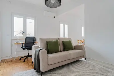 Image de Blueground | Campo de Ourique, Ac & balcony, nr Estrela