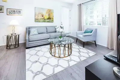 Image de Executive Scholarship Suite｜Community Pool and Fitness Center｜Free Parking #19