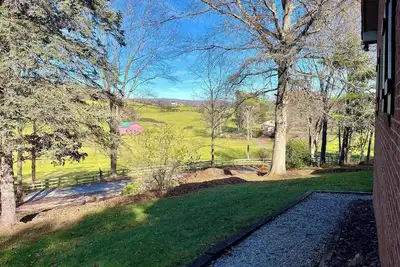 Image de Cozy and Convenient 4-Bedroom Family Home