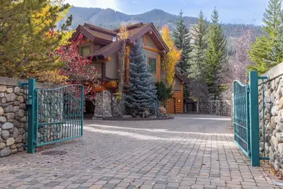 Yellowstone-Inspired Luxury: Warm Springs Mansion Retreat
