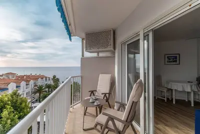 Image de Repos et confort face à la mer Méditerranée