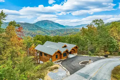 Image de Sweeping mountain views, free attraction tickets, and private exercise room