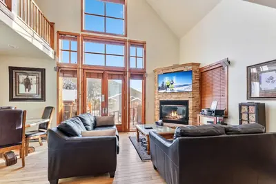 Image de Keystone Escape with Fireplace and Hot Tub