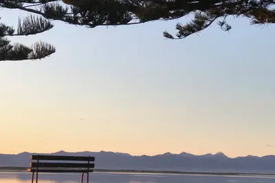 Image de Experience a true original Kiwi beach 'Quayside Cottage'