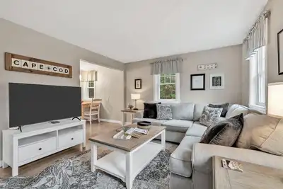 Image de Family-Friendly Cape Cod Home Near Beach