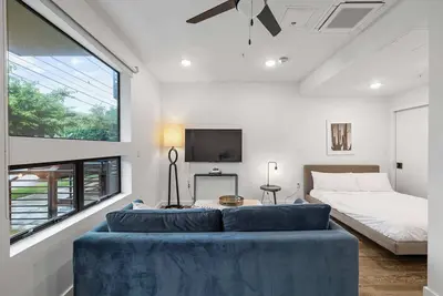 Image de Prime Dt Atx Studio | Mins to Rainey St | Patio
