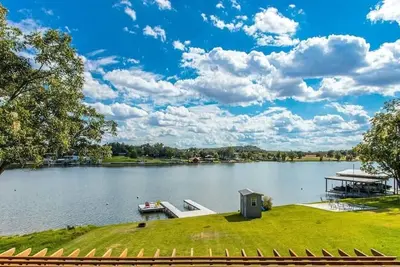 Image de Bluebonnet Surprise-Lakeside, Hot Tub, Guest House