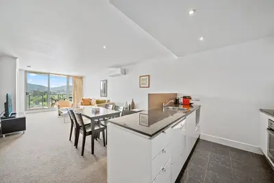Image de Chic Inner-City Apartment with Pool & Bbq Access