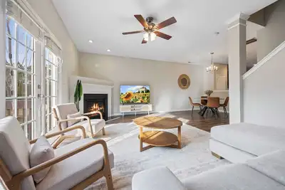 Image de Wynter Retreat: Lush Backyard｜Spacious 3b3b｜Garage Access｜Pet-Friendly  #41970