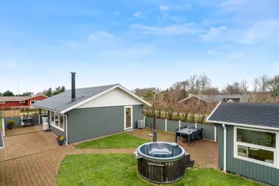 \"Lutz\" - 750m to the inlet by Interhome