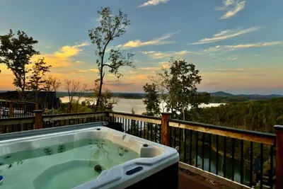 Image de Lakeview Cabin, Hot Tub, Game Rm