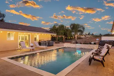 Image de Bordeaux | Private Pool, Hot Tub & Game Room Near Temecula Vineyards