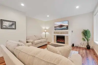 Image de Peaceful 5br Haven w/ Dedicated Workspace & Garage｜Flexible Lease｜#41907