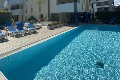 Image de Appartement dans le centre avec piscine