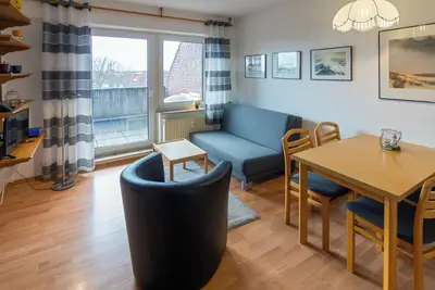 Image de Upper apartment navigator bunk with view of Dornumersiel canal
