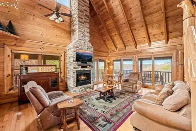 Image de Cabin Near Dollywood | Game Room, Resort Pools & Views