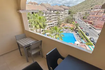 Image de Pool view 2 bedroom duplex in Castle Harbour (C207)