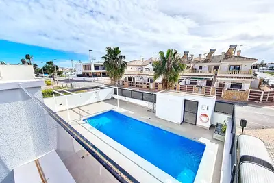 Image de Appartement avec vue sur les piscines et terrasse privée sur le toit