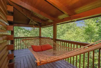 Image de Knotty Desire: Wooded View, Fireplace, Game Room, Hot Tub, Wifi, Resort Pool.