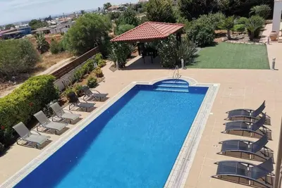 Image de 4 bed stunning villa with 11 x 5m pool & orchard