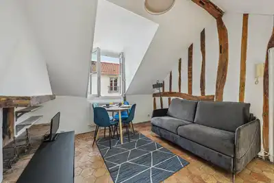 Image de Charme Authentique à Paris: 1-Chambre au Coeur du Quartier Latin